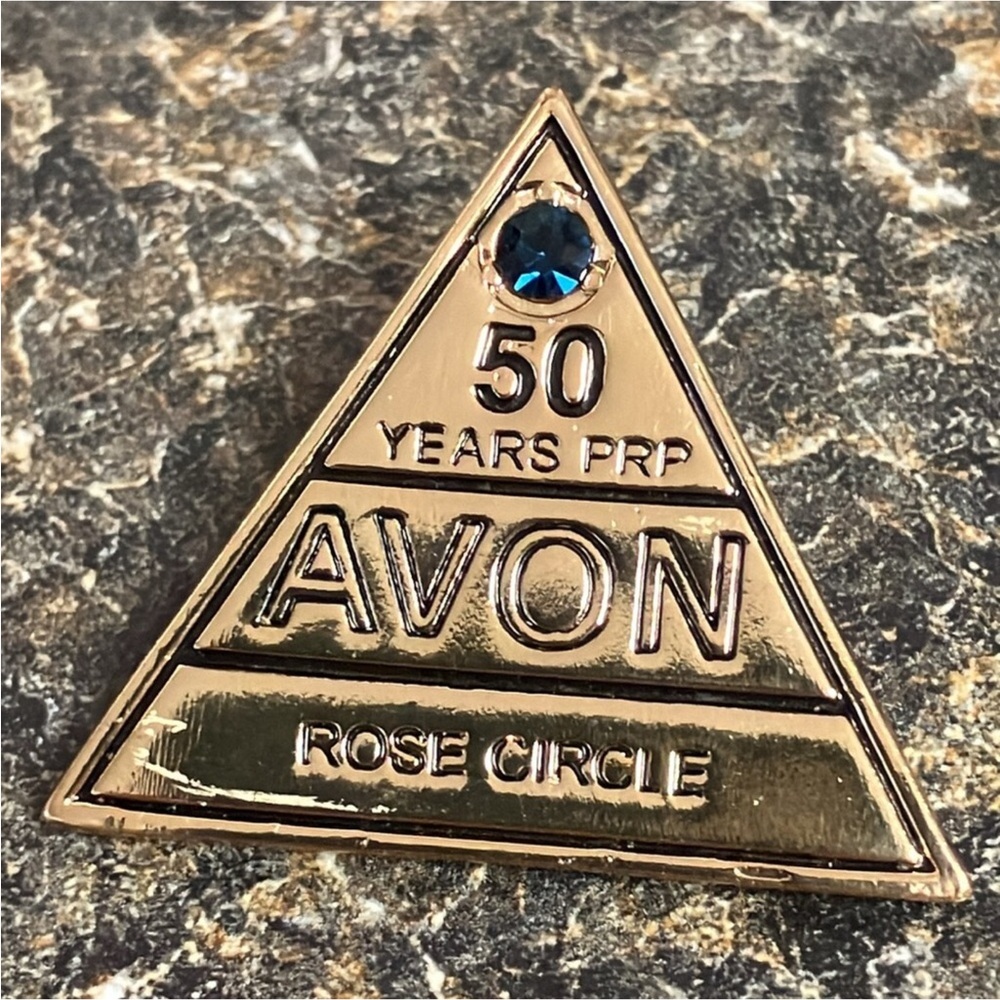 Set of 5 Avon award pins - Picture 4 of 7